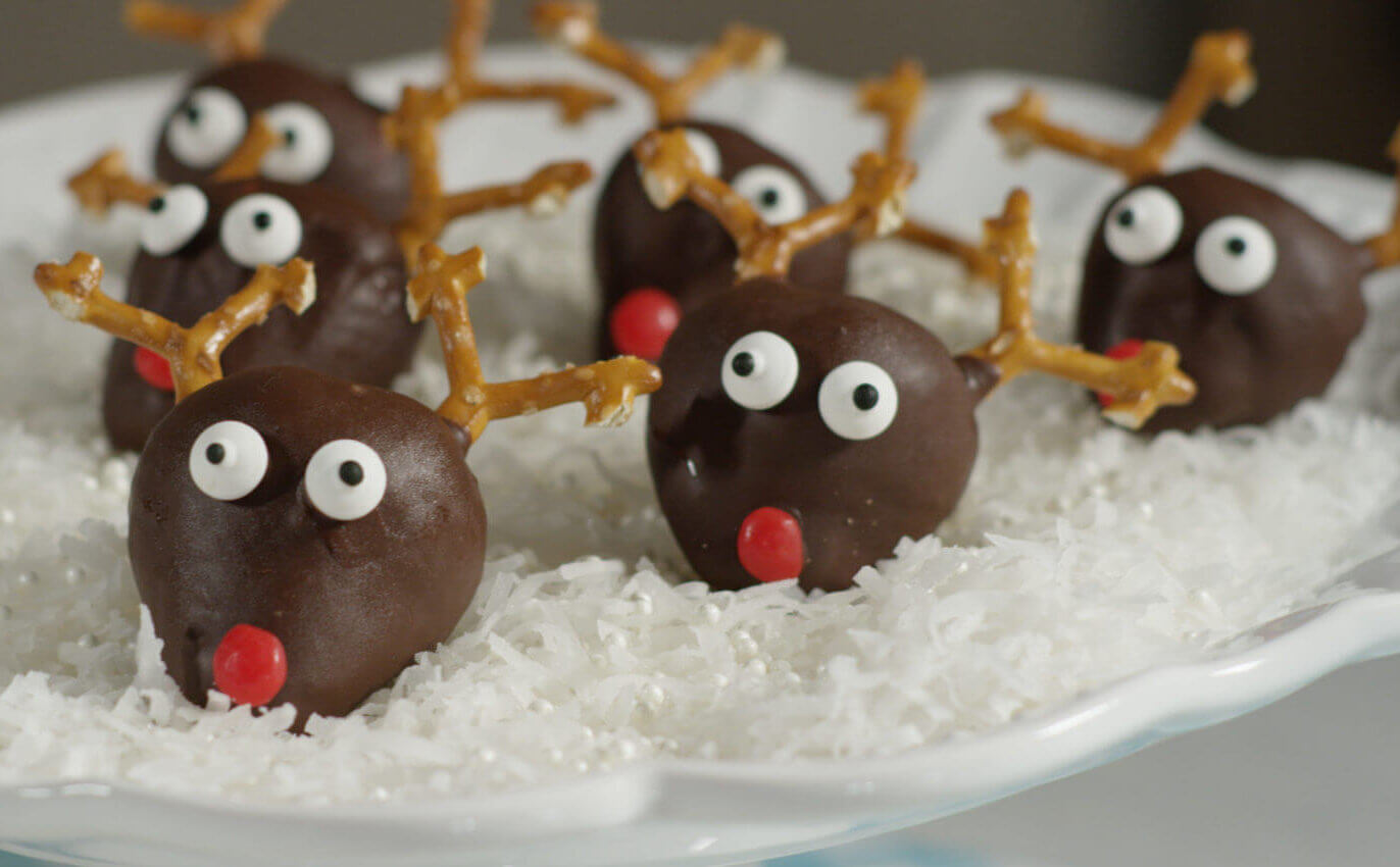 Dipped Strawberry Rudolph - Wish Farms