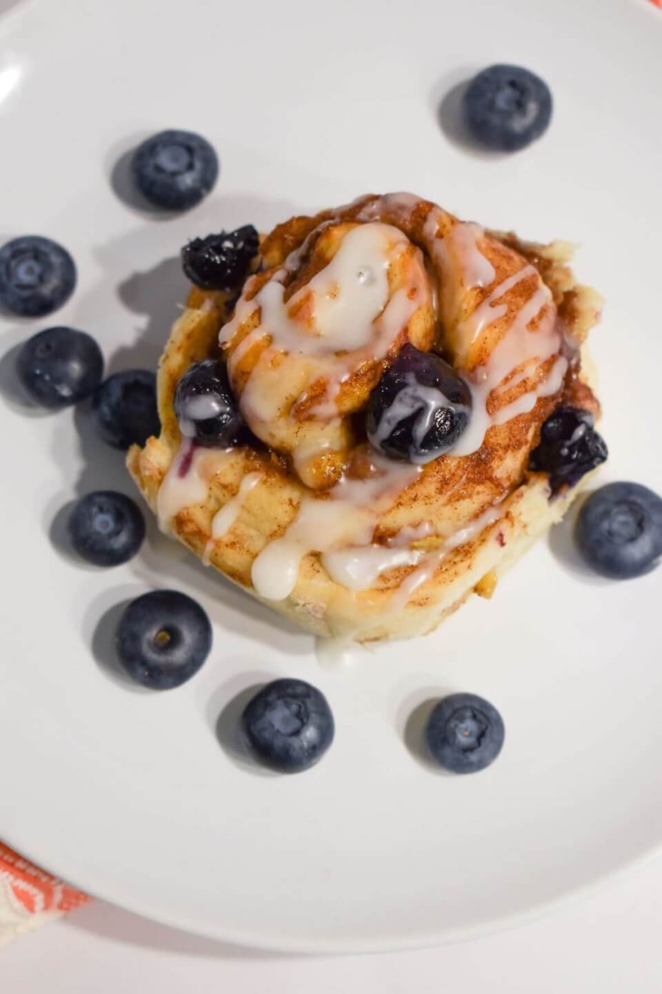 Blueberry Banana Cinnamon Rolls - Wish Farms