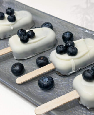 White chocolate dipped blueberry cake pops! Easy recipe from Wish Farms.